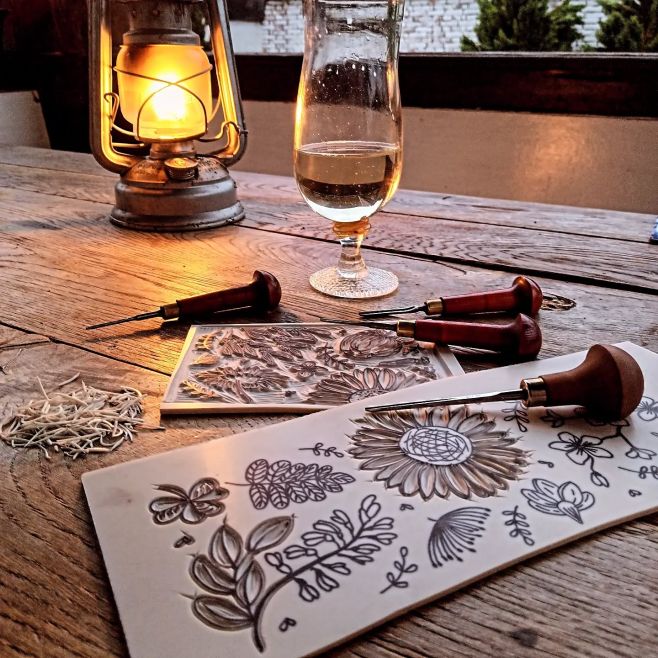 (Skoro) letní večer na verandě a finišování na nadcházející trhy. Vymyslela jsem si zase novou věc... Snad se těšíte jako...