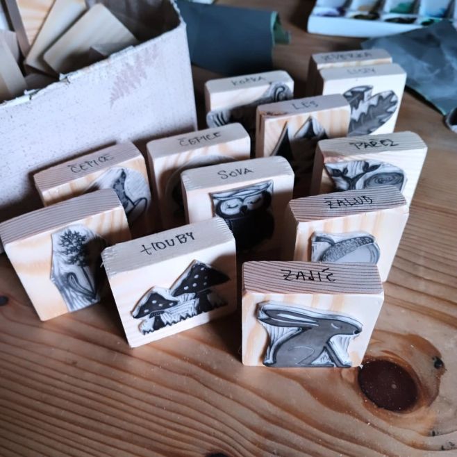 Vy teď pravděpodobně kupujete dýně, sbíráte listí a věšíte podzimní věnce na dveře. 🎃 U mě v dílně se už ale chystají...